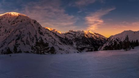 Majestic Snow-Capped Mountains at Dusk wallpaper