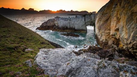Tranquil Cove at Sunset Glow wallpaper