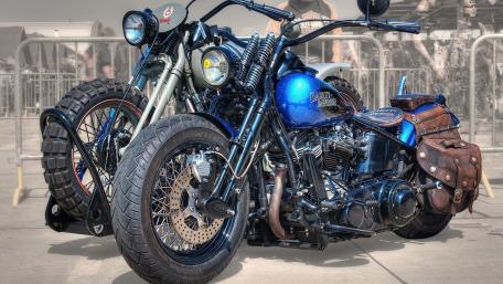 Bold Choppers in Dynamic Designs wallpaper