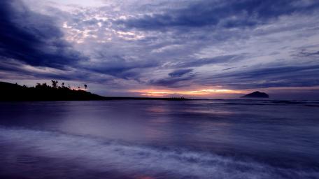 Twilight Serenity on the Shore wallpaper