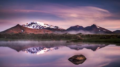Majestic Mountains Reflected in Serene Waters wallpaper