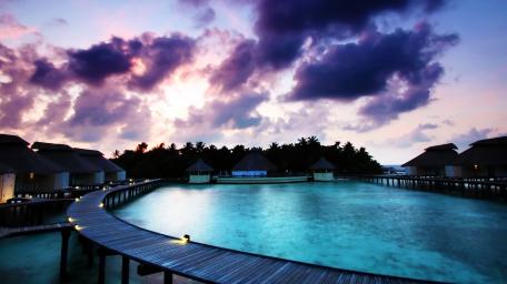 Serene Dusk Over Tranquil Waters wallpaper
