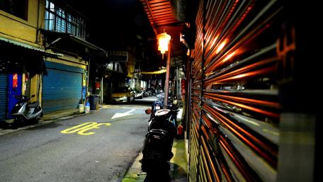 Mystical Night Alleyway in Urban Setting wallpaper