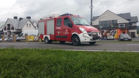 Emergency Vehicle on Duty Scene in Urban Setting, 4K Wallpaper wallpaper