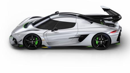 Koenigsegg Jesko in Pristine White Glory wallpaper