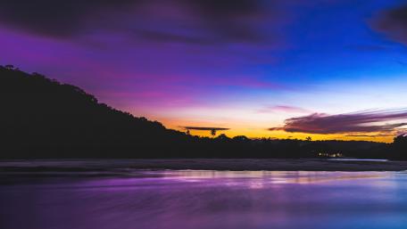 Twilight Serenity Over the Still Lake wallpaper