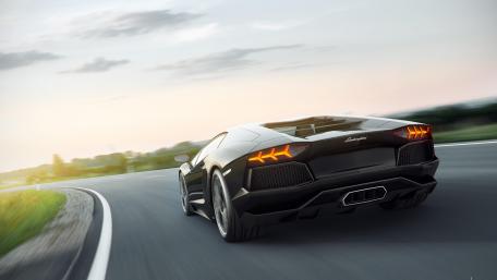 Aventador on the Open Road for Dreamers wallpaper
