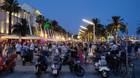 Vibrant Nightlife by the Waterfront wallpaper