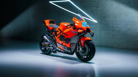 Futuristic Motorcycle Elegance in 4K wallpaper