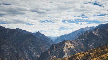 Majestic Mountain Range in Vibrant 4K Detail wallpaper