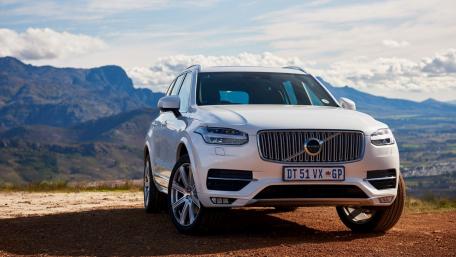 Sleek and Powerful Volvo SUV Wallpaper wallpaper
