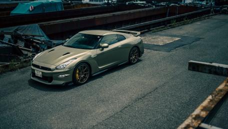 Sleek Nissan GT-R on Urban Streets wallpaper