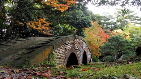 Autumn Serenity over the Stone Bridge wallpaper