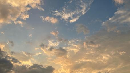 Serene Sky at Dusk wallpaper