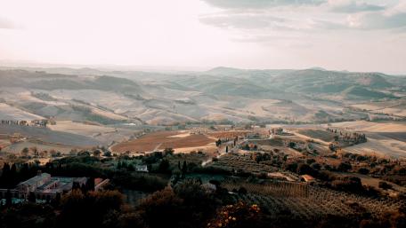 Breathtaking Italian Countryside Landscape Wallpaper wallpaper