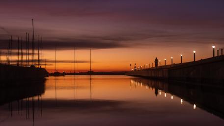 Serene Sunset Over Calm Waters in the City wallpaper
