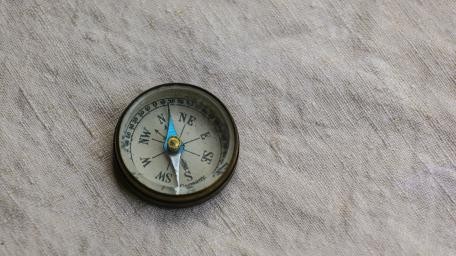 Vintage Compass on Textured Background in 5k Resolution wallpaper
