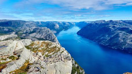 Pulpit Rock (Preikestolen) wallpaper