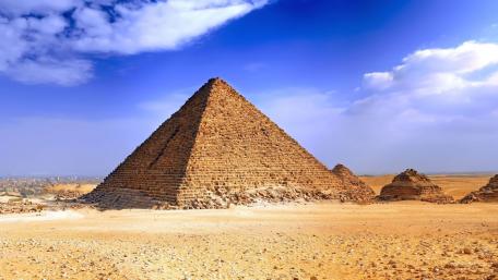 Pyramid of Menkaure wallpaper