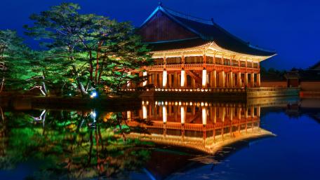 Gyeonghoeru pavilion by night wallpaper