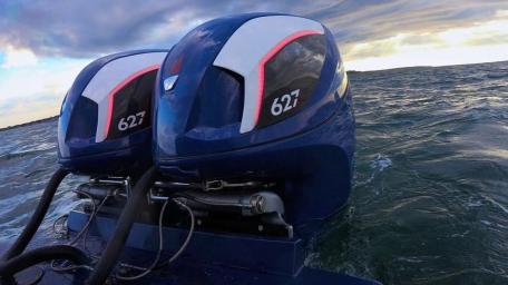 Powerful Outboard Motor at Sea wallpaper