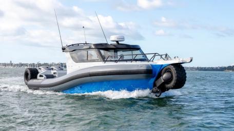 Sleek Motorboat Cutting Through the Waves wallpaper