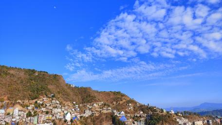 Majestic Cityscape Under Blue Skies wallpaper