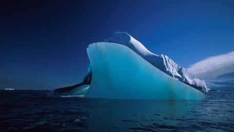 Majestic Iceberg in Tranquil Waters wallpaper