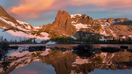 Majestic Mountain Reflection at Sunset wallpaper