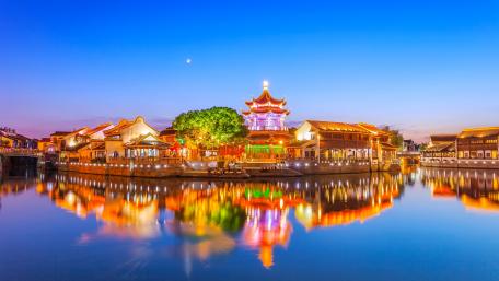 Dusk Reflections in the Serene City wallpaper