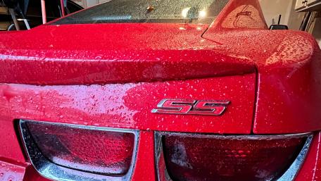 Sleek Red SS Under Raindrops wallpaper