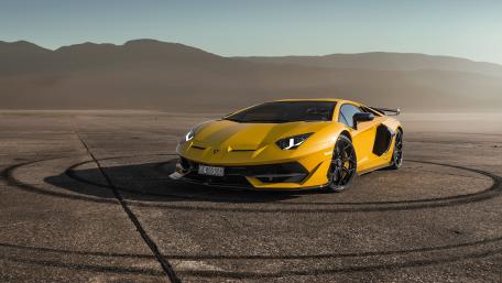 Lamborghini Aventador: Power and Elegance Unleashed wallpaper