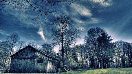 Tranquil Barn in a Calm Countryside Setting wallpaper