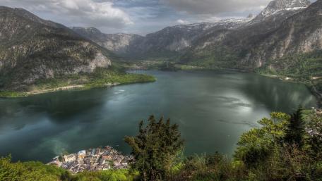 Serene Mountain Lake View in Nature's Embrace wallpaper