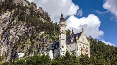 Fairytale Neuschwanstein Castle wallpaper