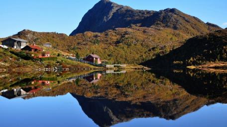 Serene Alpine Reflection Over Tranquil Lake wallpaper