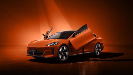 Vibrant Yuanhang Y7 in Dynamic Display wallpaper