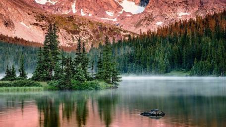 Tranquil Lake at Dawn with Majestic Mountains wallpaper