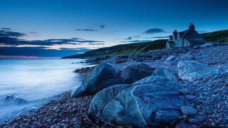 Tranquil Blue Hour by the Shoreline wallpaper