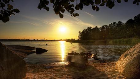 Serene Sunset by the Lake Shore wallpaper