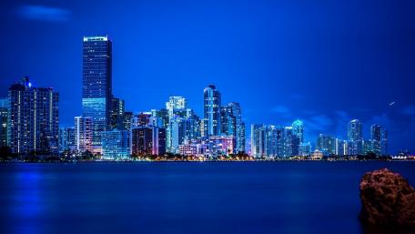 Miami by night wallpaper