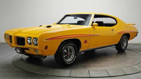 Vibrant Pontiac GTO Classic Car Wallpaper wallpaper