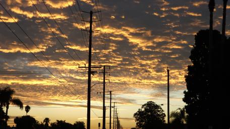 Majestic Sunrise Over Cityscape wallpaper