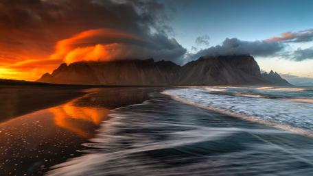 Vestrahorn Mountains wallpaper