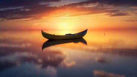 Golden Serenity on Tranquil Waters wallpaper