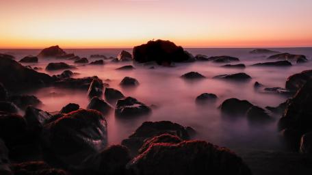 Stones scattered by mist wallpaper