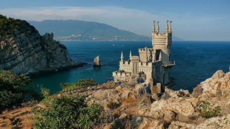 Swallow's Nest Castle wallpaper