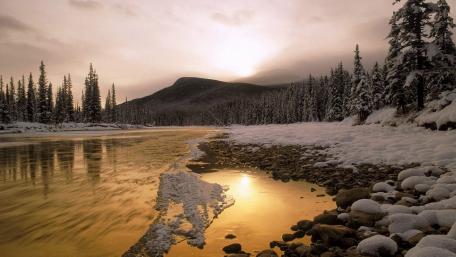 Bow River in winter wallpaper