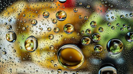 Elegant Waterdrop Macro Artistry wallpaper