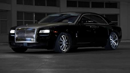 Sleek Elegance of a Rolls-Royce Sedan wallpaper